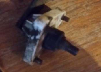 sworzeń oś mocowanie ramienia wycieraczekNissan  primera p11