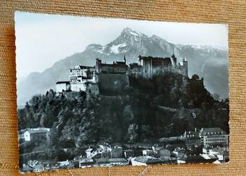 WIDOK NA TWIERDZĘ HOHENSALZBURG NA WZGÓRZU FESTUNGSBERG