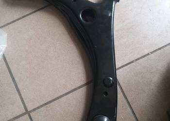 WAHACZ PRZEDNI VIC CHRYSLER T&C-DODGE CARAVAN 08-17 R