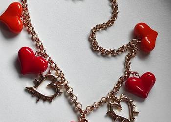 Piękny naszyjnik z serduszkami