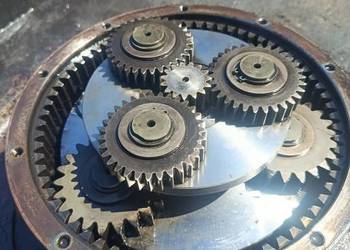 Zwolnica do koparki Case 788 Finał Drive Gąsienica