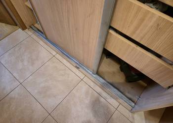 Zlecę naprawę drzwi szafy