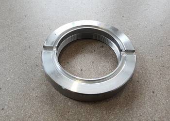 Nakrętka na wał przekładni obrotu do kopaki Liebherr