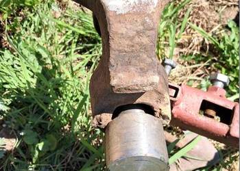 zabytkowe imadło kowalskie , śruba trapez