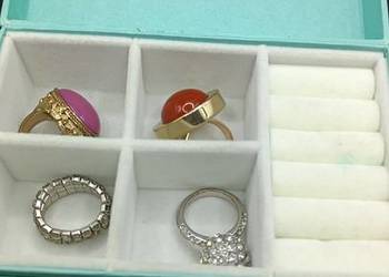 Pudełko na biżuterię z zawartością