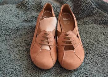 Wygoda na koturnach Clarks