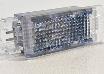 SKODA KAROQ LAMPKA KABINY 6L0947415A