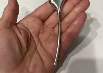 Duża minimalistyczna broszka liść miłorzębu