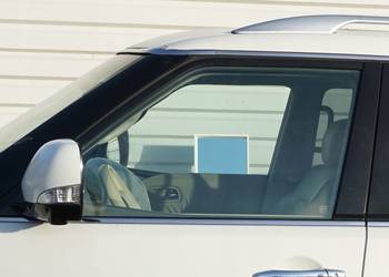 SZYBA BOCZNA DRZWI LEWY PRZÓD INFINITI QX80
