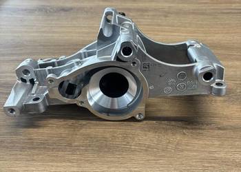 Pompa płynu chłodzącego ze wspornikiem