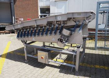 TOMRA SORTING | Przesiewacz wibracyjny rynnowy