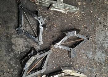 Lewarek samochodowy podnośnik