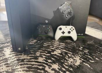Xbox one x ssd + 2 pady + podkładki + pudełko