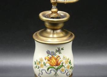 Piękny młynek do pieprzu z motywem florystycznym, porcelana i mosiądz
