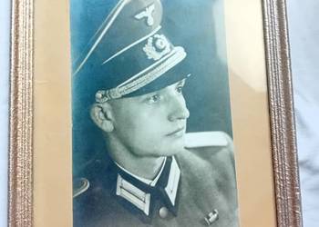Zdjęcia niemieckiego oficera z II Wojny światowej, w złoconej ramce.
