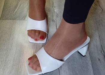 (40)  Ekskluzywne, białe klapki wieczorowe z Londynu, NOWE