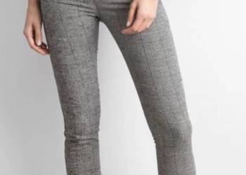 Szaro-bordowe cygaretki w kratkę.