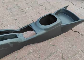 Toyota Yaris II tunel środkowy
