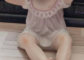 PIANO FIGURKA POWOJENNA PORCELANA BEZ POLYSKU BEZ SYGNATURY NA PIANINO