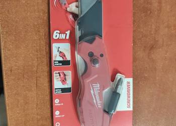 Nóż wysuwany z ostrzem