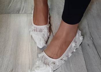 (40/41) Kremowe, bogato zdobione różami ślubne baleriny wieczorowe, NOWE