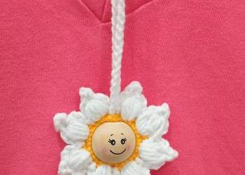 Wisiorek wykonany na szydełku