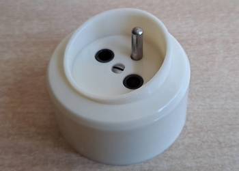 Gniazdo gniazdko elektryczne natynkowe - PRL