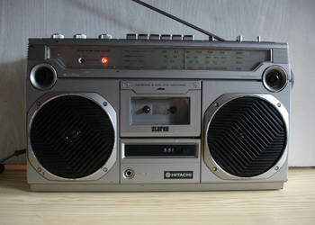 Radiomagnetofon HITACHI TRK-8001W