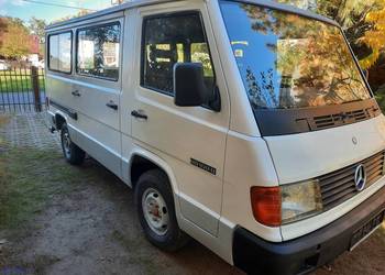 Mercedes MB 100 przeszklony w trakcie renowacji