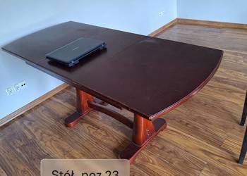 Syndyk sprzeda stół