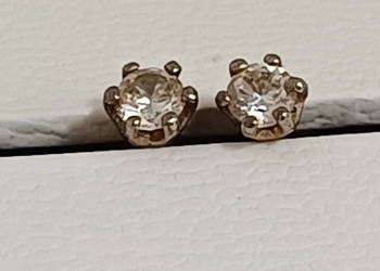 Srebrne kolczyki z cyrkonią.
