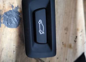 Przycisk zamykania klapy bmw g30