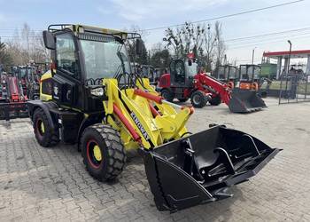 Ładowarka 4x4 przegubowa o udźwigu 1800 kg + łyżka hydrauliczna + kamera