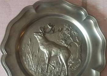 Talerz z cyny, z jeleniem. Syg. Kassack. Germany. Do powieszenia.