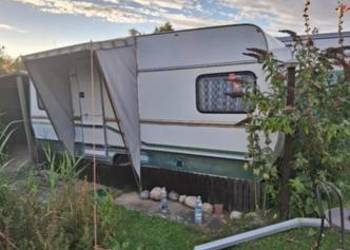 Przyczepa kempingowa z przeznaczeniem na działkę