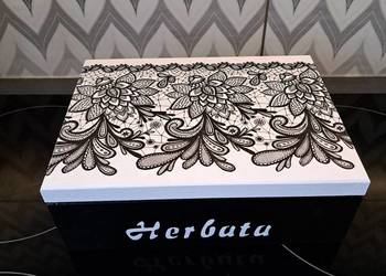Herbaciarka pudełko drewniane handmade czarno-białe