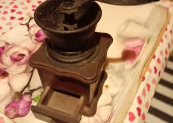 Stary mlynek do ziaren kawy lub pieprzu