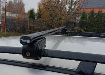 Bagażnik dachowy do relingów.
