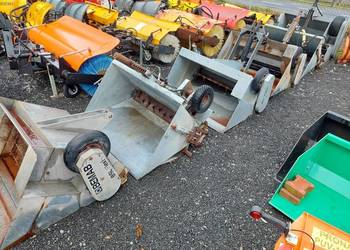 Piaskarka samozaładowcza, posypywarka zawieszana Kubota Iseki Yanmar Hako