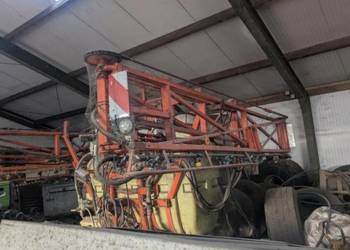 Opryskiwacz Douven 24 metry i 800 litrów rozkładany hydraulicznie