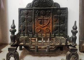 Kominek/Płyta tylna z rusztem z 1620 r. Kominek/Płyta tylna z rusztem z 1620 r.