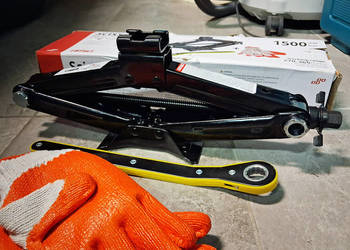 Podnośnik samochodowy trapezowy lewarek 1,5T 1500 kg AMIO