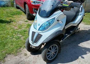 Piaggio mp3 300 cm3.