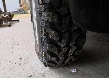 Oponki terenowe w super stanie m/t cena za 4szt.