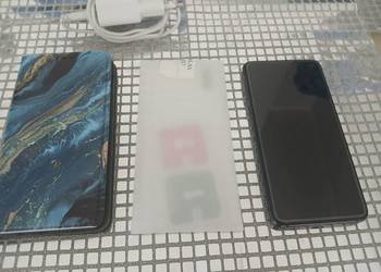 Smartfon Samsung S10e - zadbany, w komplecie nowe etui i szkło