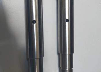 Sworzeń dyszla M22x1,5xFi28xFi24x162 stopniowany