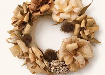 Wianek z kwiatami z liści kukurydzy