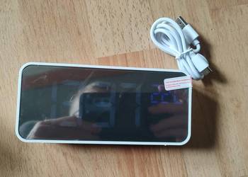 cyfrowy zegar led z termometrem i budzikiem