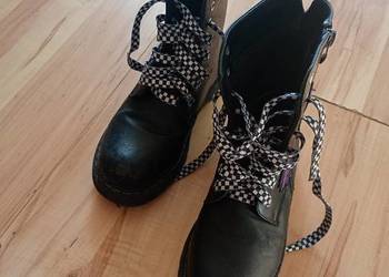 buty czarne wysokie roz. 35 wys. 21 cm używane