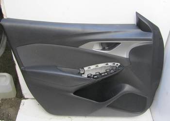 BOCZEK TAPICERKA DRZWI LEWY PRZÓD PRZEDNIE MAZDA CX3 CX-3 D10E-69391
